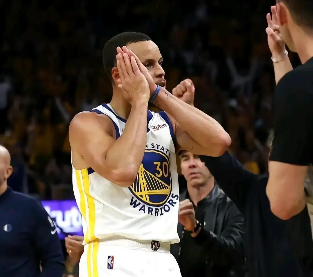 开云体育-库里在西班牙队比赛中比赛规则变更，领先优势明显引发热议！-开云体育